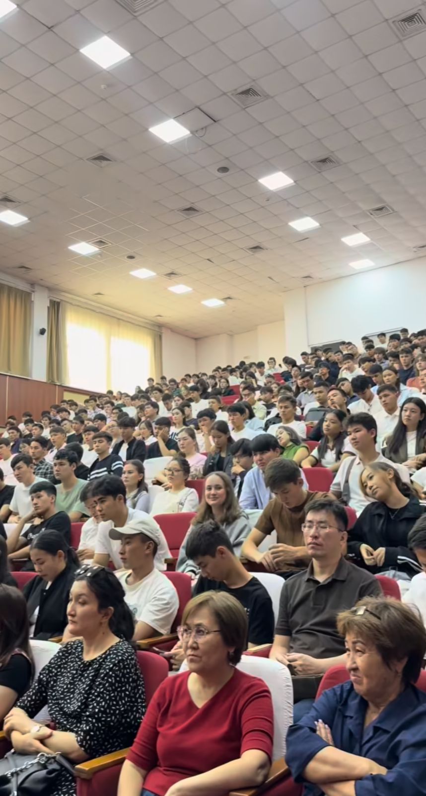 Бүгінгі күн – 1-курс студенттері үшін ерекше сәт. Факультет басшылығымен өткен алғашқы кездесу жаңа бастамалардың, тың идеялардың бастауы болды Жасанды интеллект және Big Data кафедрасы